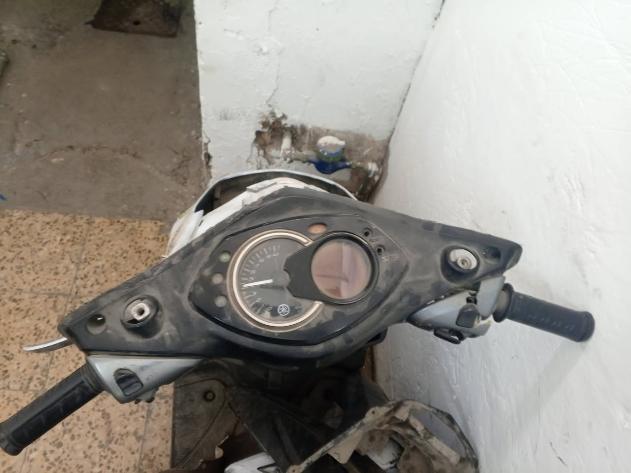 سلام عليكم 
سكنس فحل بيه والفات 
فاتح مكينته يعني انته بس جفته 
كفراته كامله ماعده السبعه والمازده 
رايدها 350لين متوازي عله بيعته 
عنواني بغداد حي العدل 
رقم الهاتف *********** متوفر وتساب
