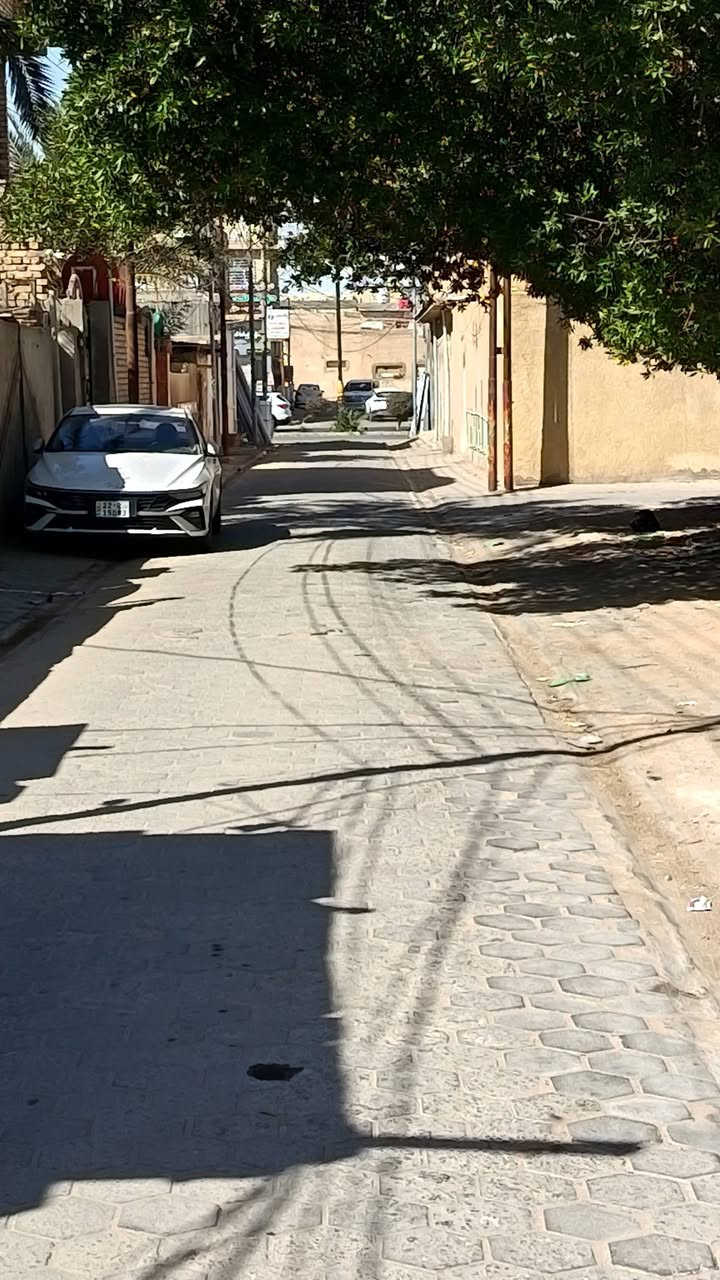 السلام عليكم ورحمة الله رمضان كريم عالجميع
دار للبيع في قلب شارع مكتب الرشيد بمكان ممتاز
ثلاث دقايق عن الشارع العام مقابل حي المكرمة
المساحة 110م البيت عبارة عن طابقين
الطابق الأرضي مكون من
غرفة نوم كبيرة وصالة واستقبال ومطبخ ومنور
والطابق الثاني عبارة عن غرفتين كبيرتين
وصالتين كبيرتين وحمام وتواليت
أمامه حديقة بالشارع كبيرة
للاستفسار أكثر الإتصال على الرقم
*********** واتساب موجود...
