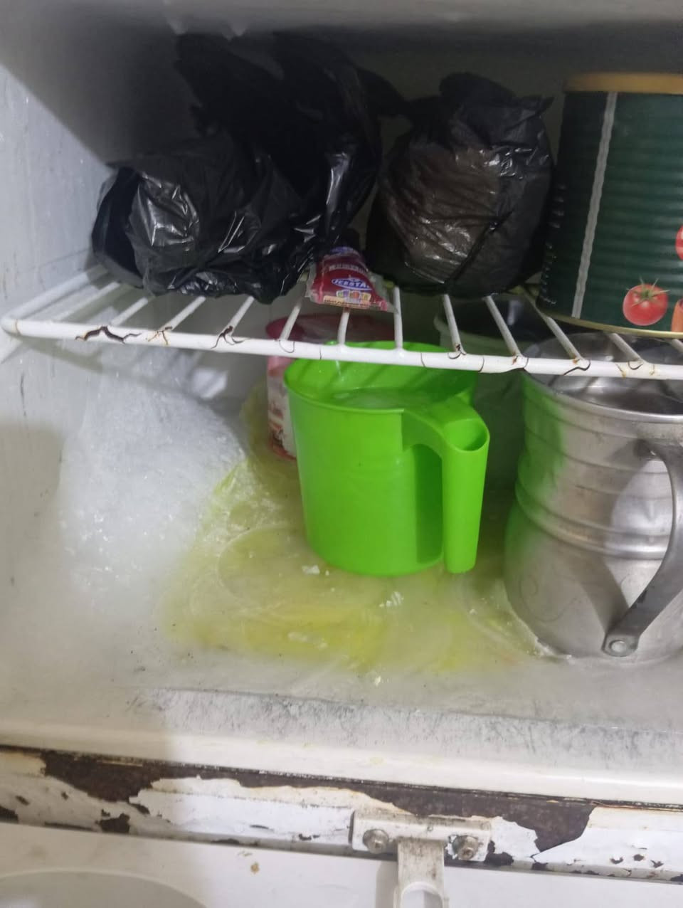 السلام عليكم ثلاجه للبيع بيهه نص ليك يعني الفريز ثلج بس الجوه شويه تبريدهه نص ونص سعرهه ٦٠وبيهه مجال مكاني حله مركز المدينه ***********
