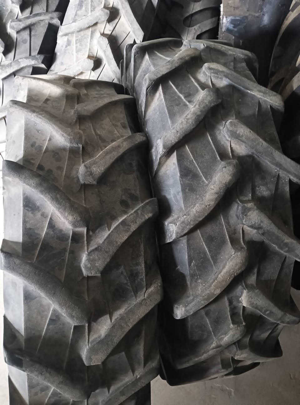 520/85/R38
زوج تايرات  مكينه (100-110-130) وغيرها صنع الماني🇩🇪 مستخدمات نسبة النضافه 70/100 درجه  
متوفره في(📍مجمع ابو شعلان للاطارات الزراعيه📍)
(محافظة بابل -ناحية الشوملي -طريق شوملي دغاره -قبل سيطرة ابا ذر ب50متر-مقابل مدينة الروان السكنيه النموذجيه)
***********
***********
***********
متواجدون من ال5:30 صباحاً الى ال6مسائاً
