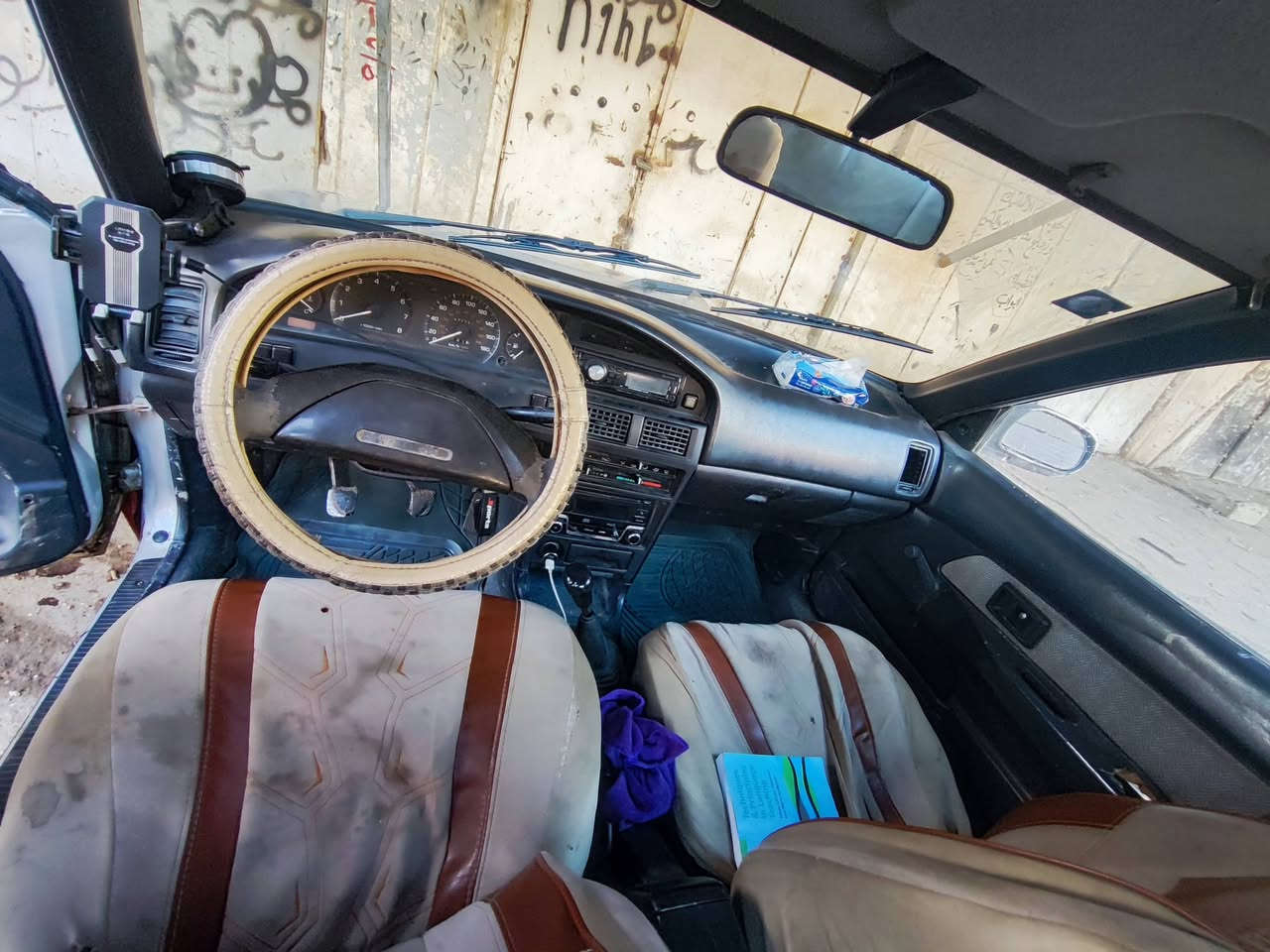 السلام عليكم .كورلا 90 بلادي كير ومحرك مبدل جديد . مابيها معجون ولا اي خياس . الباتري جديد مبدل وتخم سماعات اربعة ومسجل اصلي . وغرفتهة وكهربائياتهة كاملة . رقم صلاح الدين السنوية لل2030 باسمي السعر  33 احول تحويل . هذا رقمي ***********.
