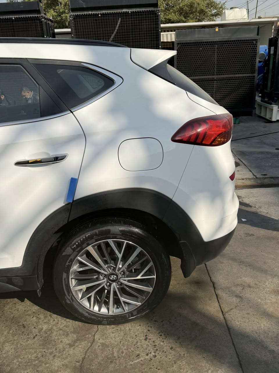 السلام عليكم
توسان 2020 فول 1/1
خمس عدسات ماشية 45000 حقيقي 
سياره بيه باب تبديل وكالة
السعر 20000$
للستفسار : *********** واتساب
