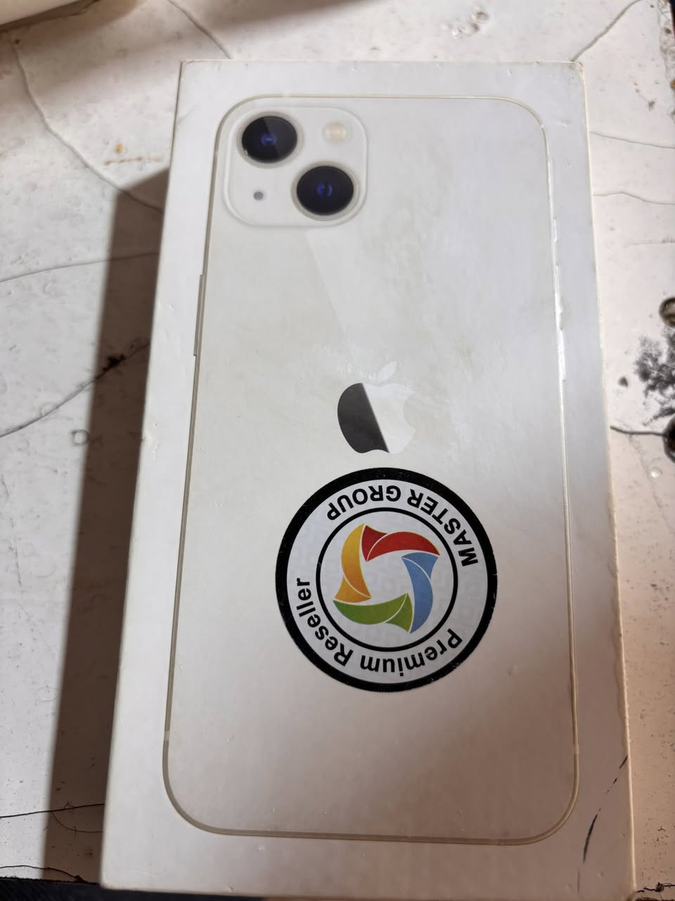 السلام عليكم ايفون ١٣ للبيع بطاريه ٩٦جهاز جديد بعده بل ضمان كلشي موضح بل صور غراضه كامله الكيبل حته مافتحته مكاني بغداد الزعفرانية *********** متواجد واتساب السعر ٤٦٠ وبي مجال بسيط
