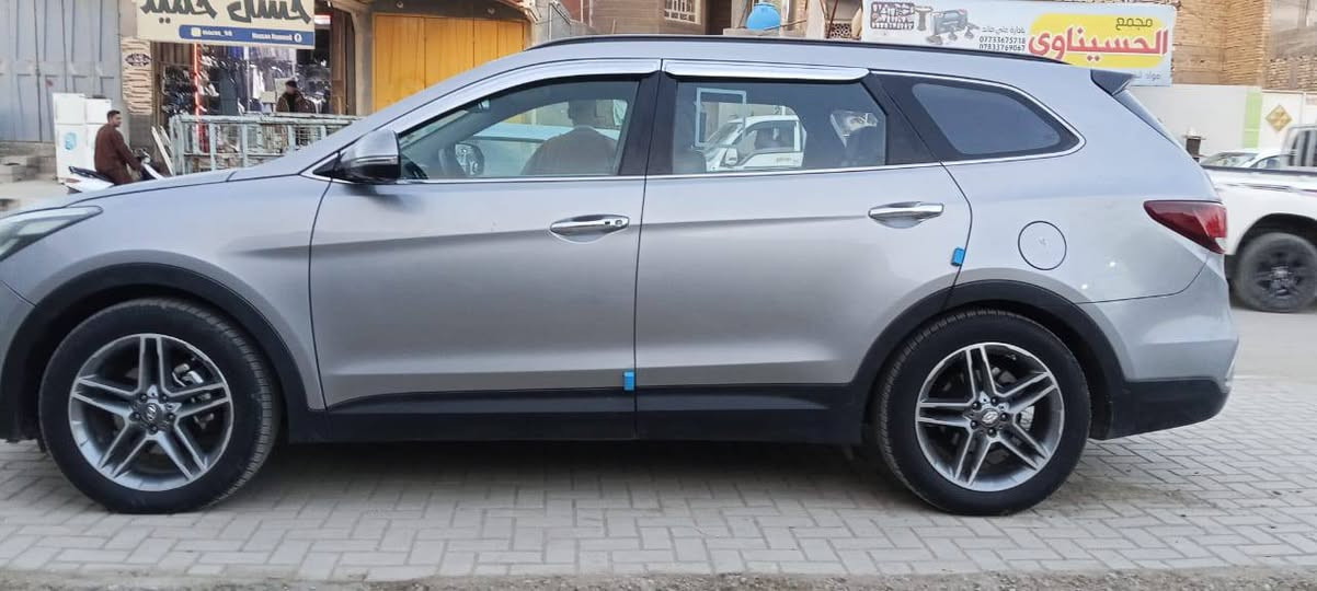 السلام عليكم للبيع هيونداي سنتافي وارد موديل 2017 حادثه فقط بالبنيد ماواصل الدواخل  فول مواصفات دفع رباعي 7 راكب ‏‪***********‬‏
