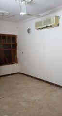 دار للايجار  مستقل طابق ارضي  نظيف ومصبوغ بالكامل 
محتواه غرفتين مع صالة ومع كليدور مع مناور ثنين ومطبخ وحمام كبير مع تواليت مساحة 120 متر 
منطقة الاعظمية بداية الكم قرب مسجد جلال 
الايجار ب800 الف مع تأمين شهر بدون عمولة 
على الراغبين للاتصال بهذا الرقم ***********
