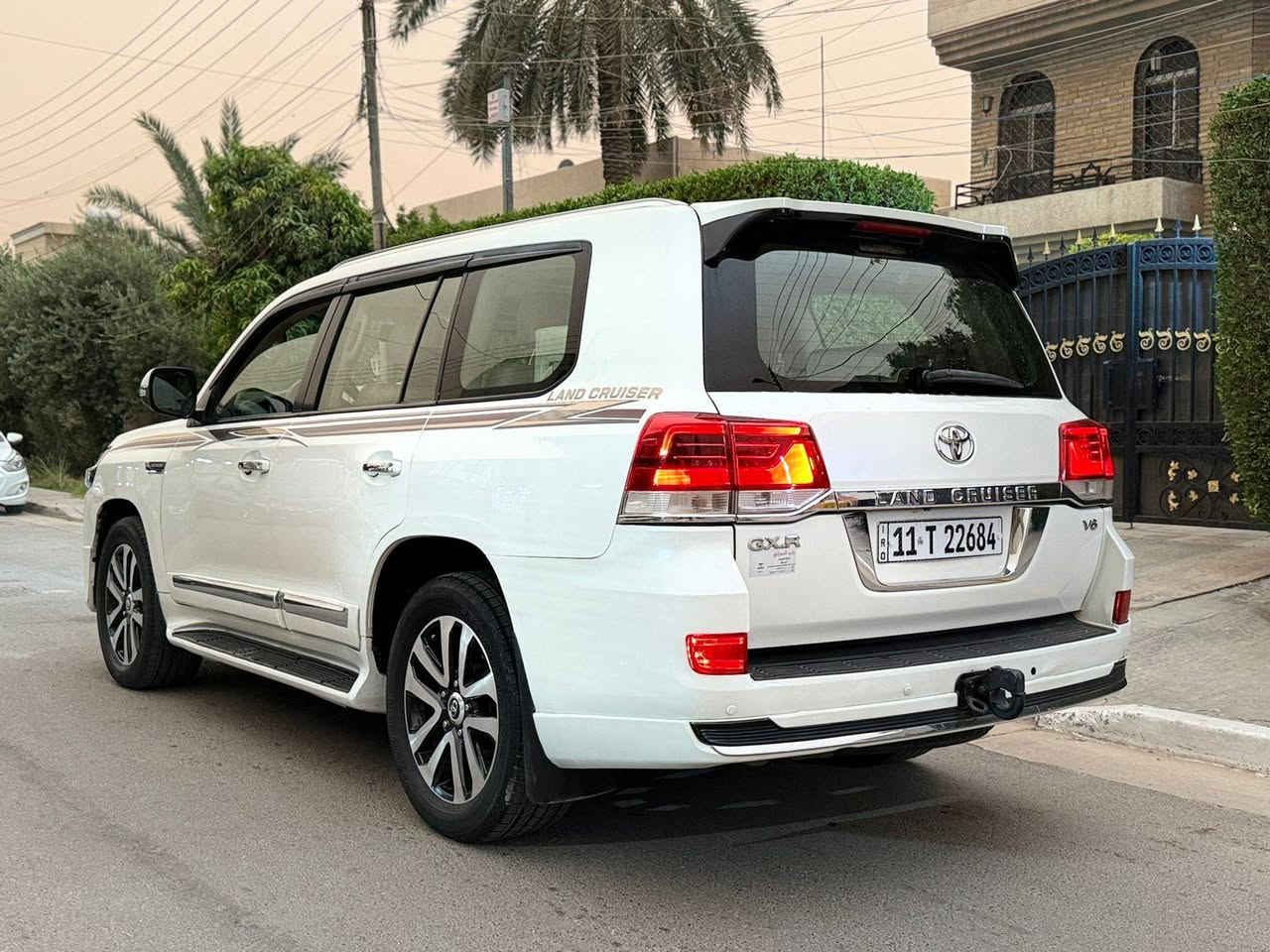 سلام عليكم 
لانكروز GXR
2011 ستينيه محدثه تحديث كامل 
سياره بلاديه بدون حادث 
فقط تحديث وصبغ 
مكينه كير صدر خير من الله 
تخم تاير جديد 
تبريد عل وضع البلاد 
سياره كلش جديده اي نقص مابيها 
رقمها بغداد بسمي هزه سنويه جدد 
مكانها بغداد 
السعر 270 بيها مجال للشراي 
للاستفسار *********** بغداد, العراق
