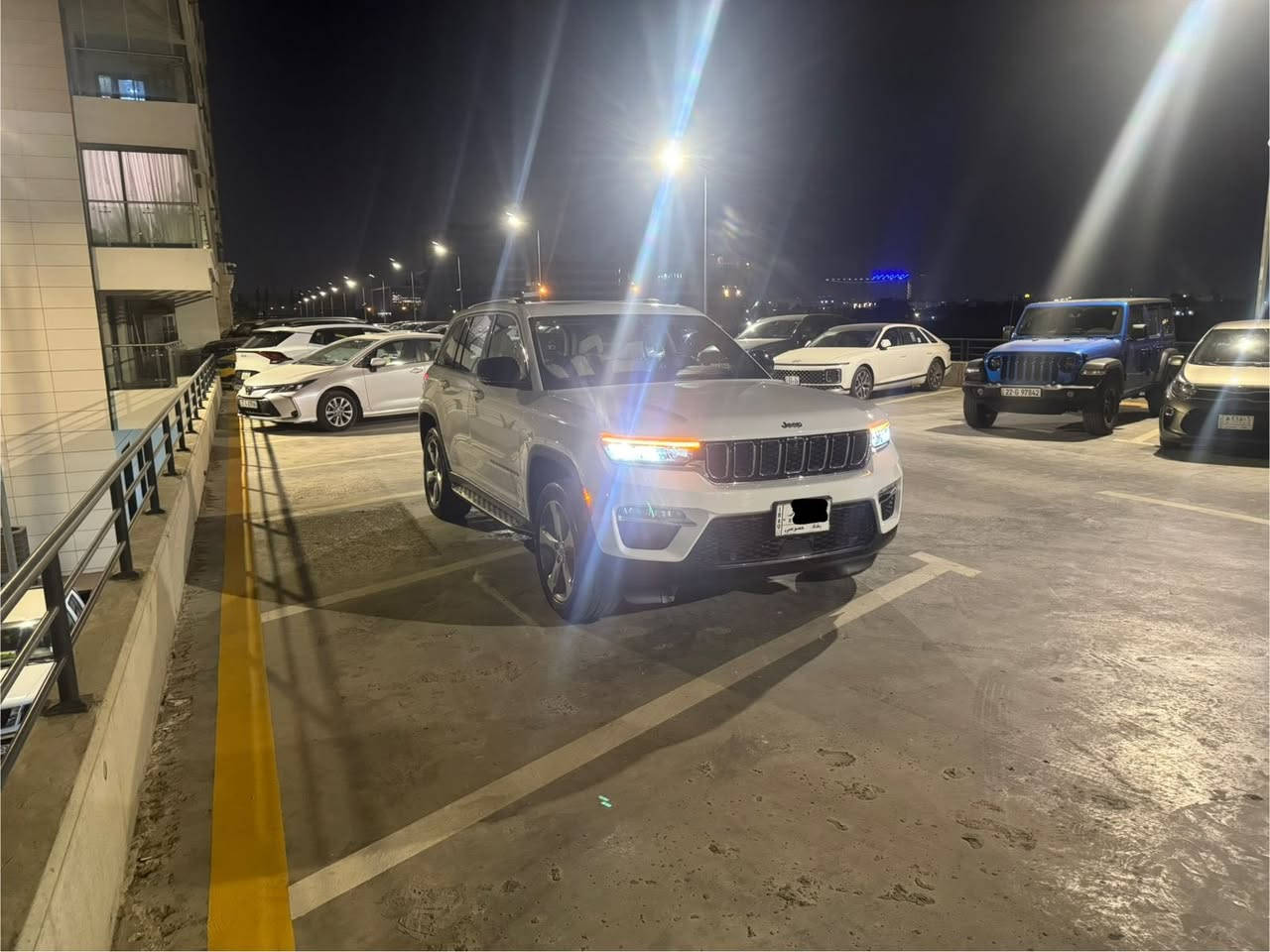 سلام عليكم
جيب خليجي لمتدد بلاس 2022 

وكاله هارلم. (خليجي) . لون ابيض 

رقم بغداد

السياره مكفوله كير محرك صدر تبريد على وضع الشركه وسيرفس فقط في الشركة ماشيه  47,000 كيلومتر 

المواصفات :

* دفع رباعي 4x4 . 

* تحذير النقطة عمياء ⚠ .

* سقف بانوراما . 

* شاشه كبيرة 

* نظام الخرائط (GPS) .

* ستيرن كهربائي . 

* المصابيح الأمامية زنون .

* كشافات الضباب زنون .     

* تشغيل عن بعد .

* صندوق كهربائي ..

* حفظ وضعيات الجلوس (ميموري) . 

* المقاعد الأمامية كهرباء

* المقاعد الأمامية تبريد وتدفئة .

* المقاعد الخلفية تدفئة وتبريد

* حساسات أمامية . وخلفي

* تدفئة ستيرن . 

* بخاخ ماء على المصابيح الامامي..

* مانع تصادم خلفي .

* خمس كامرات . 

* محدد سرعة 

* نظام التشغيل والاطفاء الاوتوماتيكي ( Auto Start System ) .

* نظام بريك اوتماتيكي ( Auto Break System )

* اناره داخليه متغيره

* جنطه كهرباء

* شاشه بل دشبول

* داخل بيجي

* لدات امامي وخلفي

* تحكمات ستيرن فول

* شاشه اعطال

* كير ماوس

* اربعه انظمه قياده

* رادار 
* وباقي المواصفات المعروفه 

* 

مكان السيارة بغداد اليرموك  
سياره جديده وجاهزه من كلشي واي نقص مابيها عدتها وارضياتها كلها وياها ممفتوحة

السعر 385$ وبيه مجال  

***********
