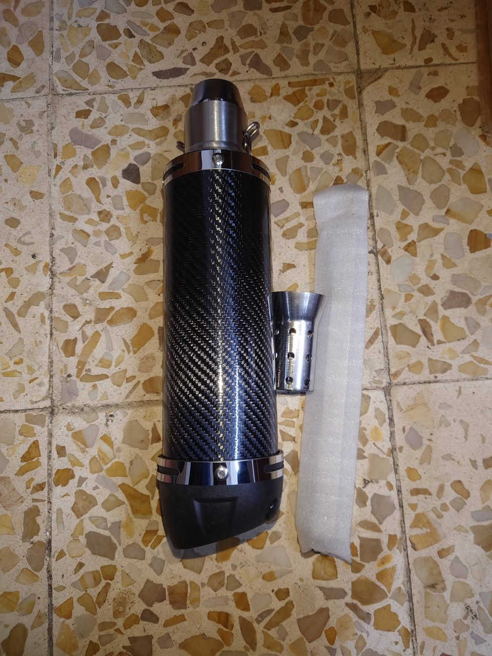 السلام عليكم حبايب صالنصة بهاذة الشكل ترهم علة كل الدراجات طلعت قطعتين قطعة شديتهة صوتهة رعيد كاربون فايبر سعرهة قفل 30 الف المو شراي لا يراسلني


**إذا كنت صاحب هذا الإعلان وتريد حذفه لأي سبب، رجاءا أرسل رسالة إلى الدعم الفني**