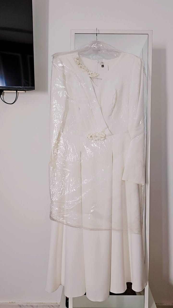 عروض وتخفيضات ناااااار 💰 ⬇️ بمناسبة شهر شعبان المبارك 🥰😍😍😍 يتوفر لدينا فستان مناسبات ابيض طويل ردان طويله للبيع (ابيض يرهم  للمهر او حفله التخرج) قياس لارج يلبس وزن من 50 كيلو لحد 80 كيلو ،،
ب 25 الف دينار عراقي فقط يوجد توصيل لكل المحافظات .


**إذا كنت صاحب هذا الإعلان وتريد حذفه لأي سبب، رجاءا أرسل رسالة إلى الدعم الفني**