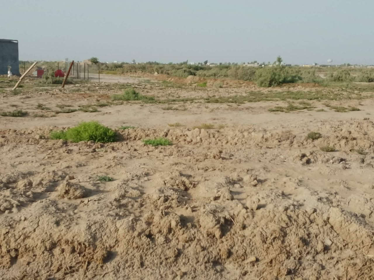 السلام عليكم قطعه ارض للبيع مساحه ٤٠٠م متوفره بيها كهرباء ومياه على طريق ال بريع للستفسار اتصل ب الرقم***********
