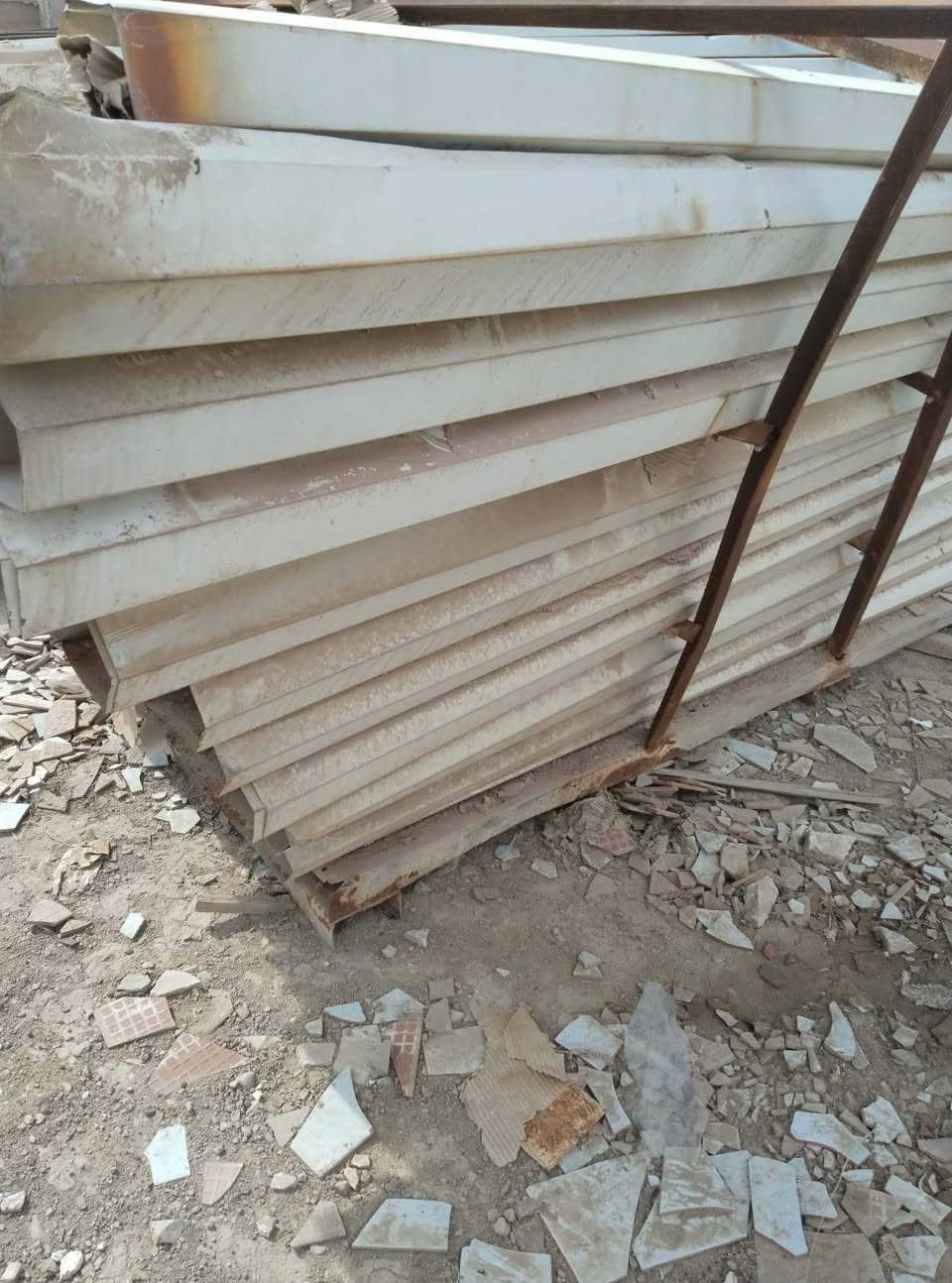 للبيع سواقي كرفانات  ***********
