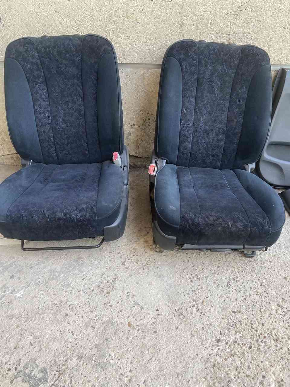 سلام عليكم 
بطاين كورله نضيفات جداً 
وكشنات ملكه ينشدن علكورله محور سجه مالتهن جيب وشد 
مال سايق تحكم كهرباء وصدر عادي 
لكشنات سعرهن ٢٥٠
ولبطاين ١٠٠ 
مكاني بغداد لكرخ ***********
