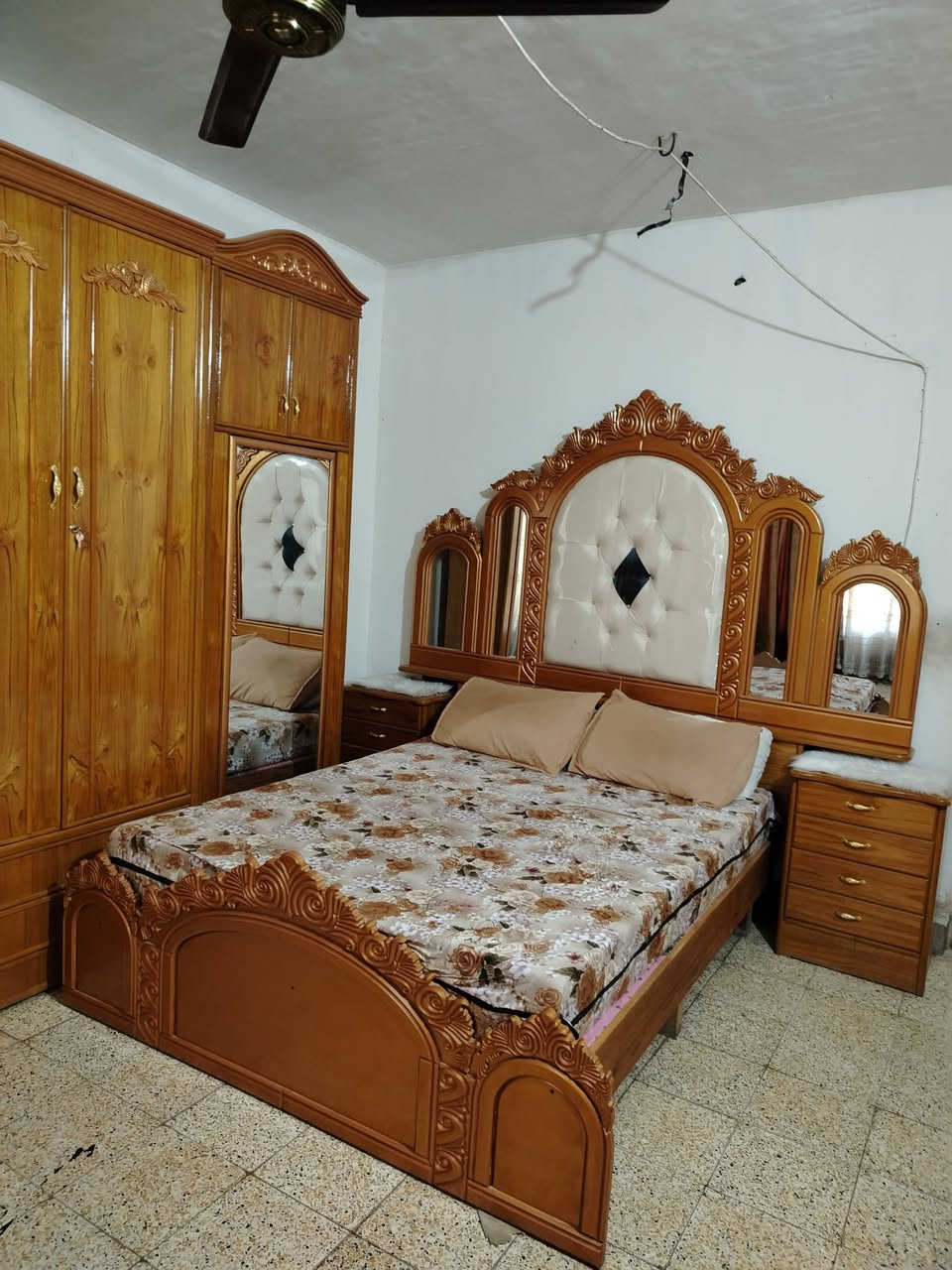 قرفه البيع استخدام قليل صارمن  شتريتهه سنه وسعرها الله شاهد مليون ٨٠٠  وقرفه حلوه مثل مشوفون ورايدهه ب مليون ٢٠٠ وبيها مجال انشالله كلش نضيفه  وهذه رقم ***********
