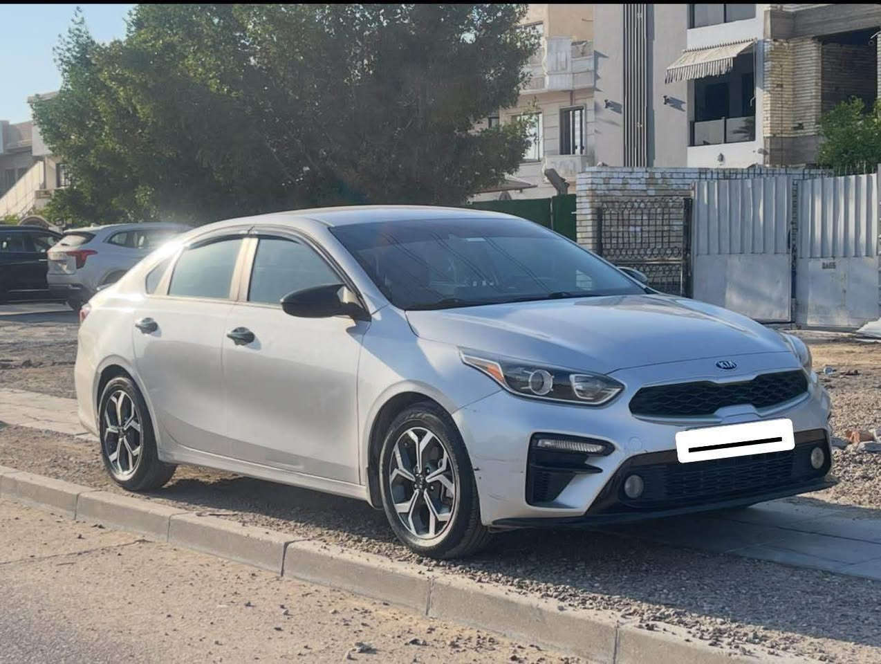 كيا فورتي 2020          
*  وارد امريكي
*   لون رصاصي
* مديل 2020
محرك 2000 دوش 
كير Cvt
(المواصفات )
رادار امامي
تحديد مسار
مثبت سرعة
مانع انزلاق 
ايقاف ذاتي 
قيادة ذاتية 
كامرة دوارة 
نظام كير ( اوتو + عادي )
نظام القيادة (سمارت - سبورت - نورمال )
تحكم استيرن جهتين
كار بلي + شاشة اعطال 
ويل كب بلادي
سيارة ماشية ( 43ml )

السيارة رقم اربيل انكليزي باسمي ( هزة + فحص ) جديد

ضرر السيارة
ربع الجاملغ الخلفي عكس السايق و نص الصندوق مرفق السونار 
السعر (128 ورقة ) وبيها مجال 
رقم الهاتف ( 077101115 بغداد, العراق


**إذا كنت صاحب هذا الإعلان وتريد حذفه لأي سبب، رجاءا أرسل رسالة إلى الدعم الفني**