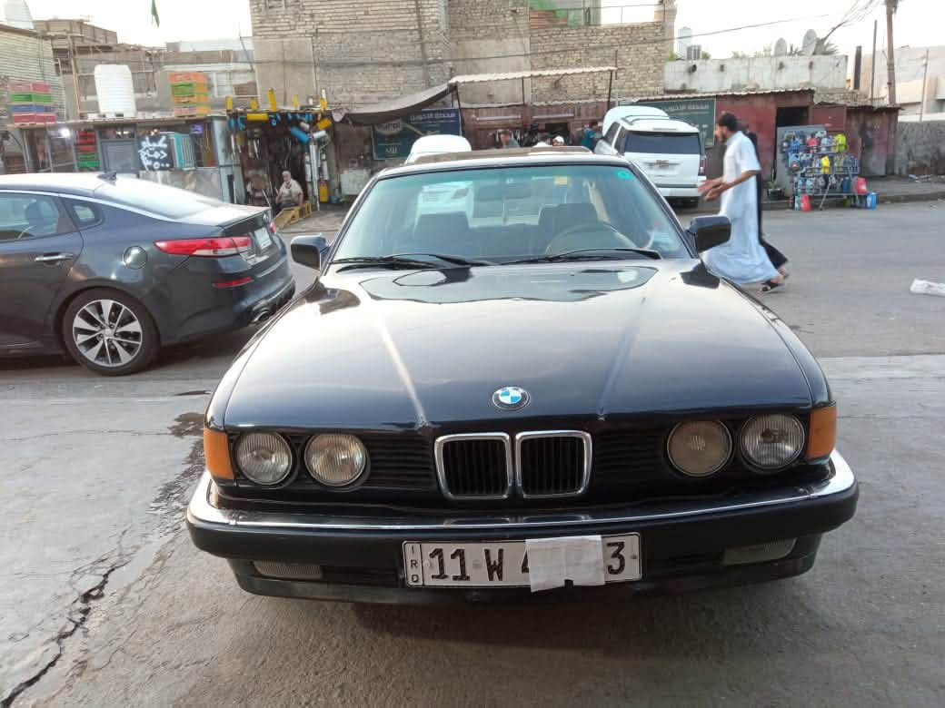 سياره بي ام موديل 1992
رقم بغداد حجم 735 بسمي 
مكاني بغداد الجديده سعر50بيه مجال تبريد شغال سلايت شغال 
***********
