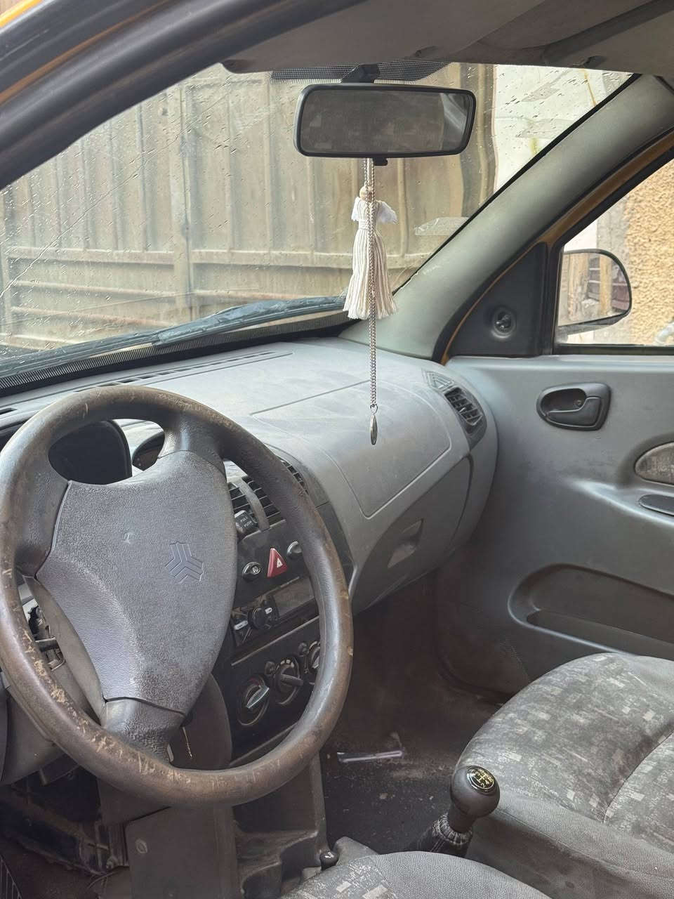 طيبه 15 بسمي هزة جديدة
كير مكينة تبريد مكفولة 
جامة امامية و خلفية جديدة و زوج تايرات امامية جديدة 
عن الحلال والحرام عيبها فطر جهة وحدة من الشاصي و مصلحة و مبدل جاملغات امامية علمود الخياسات 
و ينرادلها داريم شفت و دبل 
رايدها ب 25 مكاني بغداد 
***********
