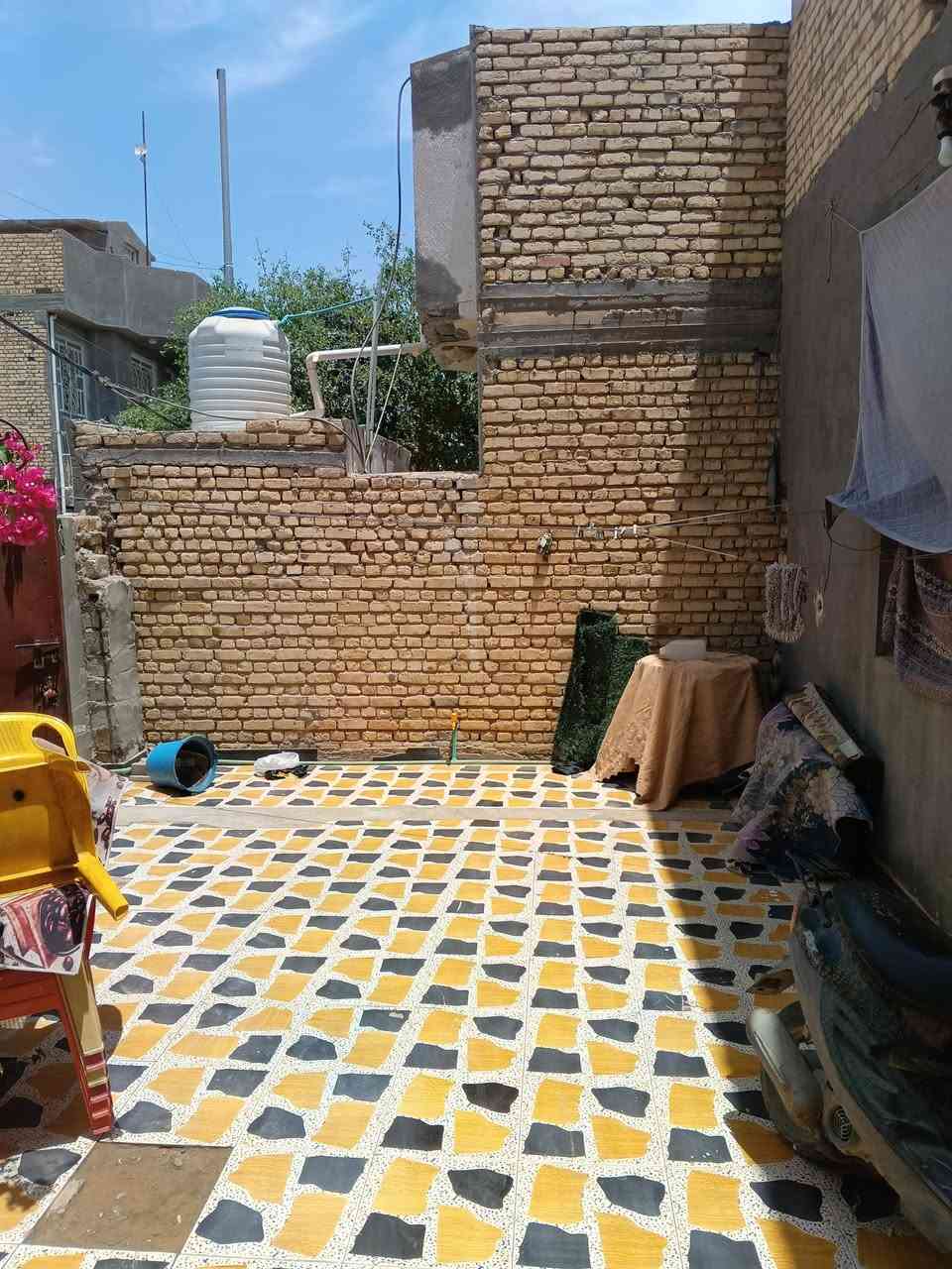 🏡 دار للبيع
📍 الموقع: صياغ – بساتين آل قدوري
📐 المساحة: 250 متر
📑 نوع الطابو: زراعي 25 باسم صاحب الدار
🔹 مواصفات الدار:
الدار طابقين
الطابق الأرضي: كونكريت مسلح
الطابق الثاني: عكادة
🔸 يتكون الطابق الأرضي من:
غرفتين
صالة
مطبخ
براني
صحيات داخلية وخارجية
🔸 الطابق الثاني يتكون من:
غرفتين
صالة
📞 للاستفسار الاتصال على الأرقام:
📱 *********** — حجي ستار الظالمي
📱 *********** — محمد ستار
📍 عنوان المكتب: سوق القشلة
🏢 مكتب العدالة للعقارات
