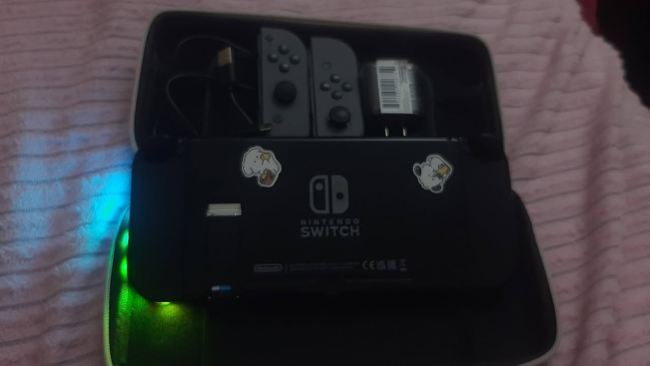 السلام عليكم متوفر جهاز NINTENDO SWITCH 
نضامين اولاين و اوفلاين تكدر موجود فورت نايت و يوتيوب ومن أبرز العاب 
CRASH4 
CUPHEAP
DARK SOULS 
وياه كامل ملحقات الحهاز ويا 4 يديات
سعره 250 الف عنوان بغداد وبيه مجال للطيبين وللتواصل ***********
