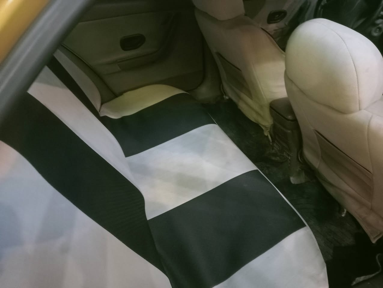 السلام عليكم سياره سمند 12 رقم واسط   عليه غرامه قليله الهيئه وسنويه بسمي ساقطه بيها مشط محرك جديد وصدر جديد وكير جديد طبي جاهز السياره للبيع سعره عليه دفع الغرامات الهئيه والسنويه 35 ورقه قفل وإذا على مشتري تقل من سعره الاتصال على رقمي 
*********** 

مكاني كوت حي الجامعه
