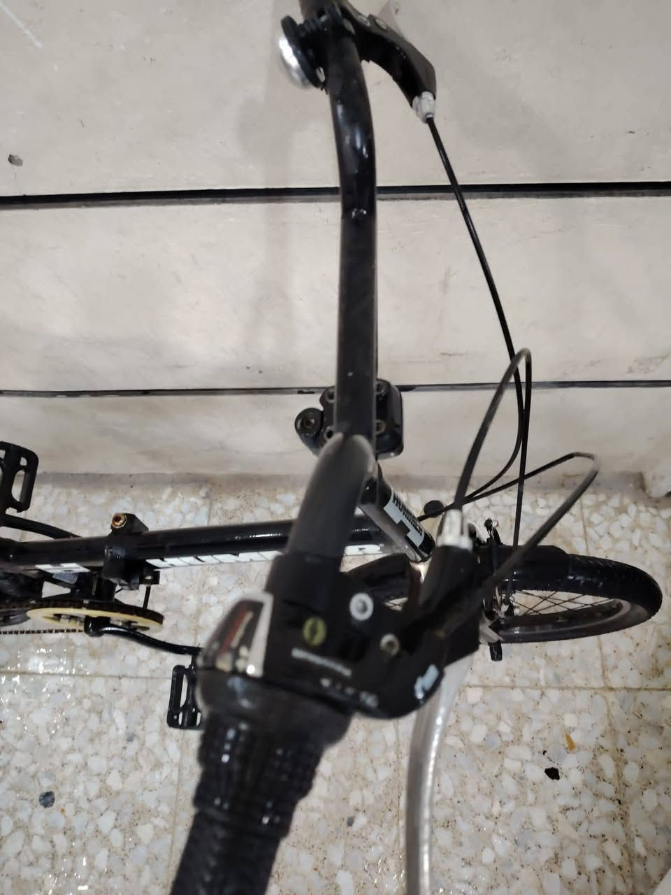 السلام عليكم ورحمة الله وبركاته
بايك موديل  طبك ماركه همر العالميه حديث 
باله ياباني النضافه فول وضع
 حاويه فول لشه مضلع فول 
 حجم ٢٠ بريكات مخده حديث 
  سستم كامل شيمانو
يدات فر شيمانو اصلي   
قطعه روعه وضع شركه 
عكرب ماركه اصلي شيمانو 
فول ختم شركه موصفات 
كير ٦ / ١  شغال سستم كامل 
غير مستخدم داخل العراق
السعر 150 الف و بي مجال للشراي
عنوان بغداد منطقة الاعظمية
هاتف ***********
الاستفسار واتساب
