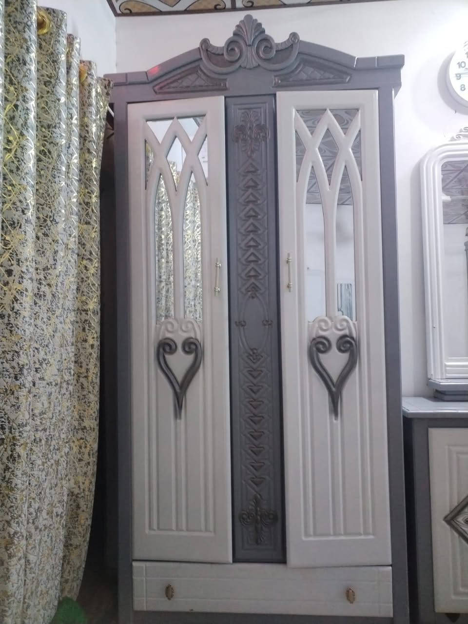 غرفه نوم البيع المكان سوق الشيوخ 7نيسان الستفسار ***********
