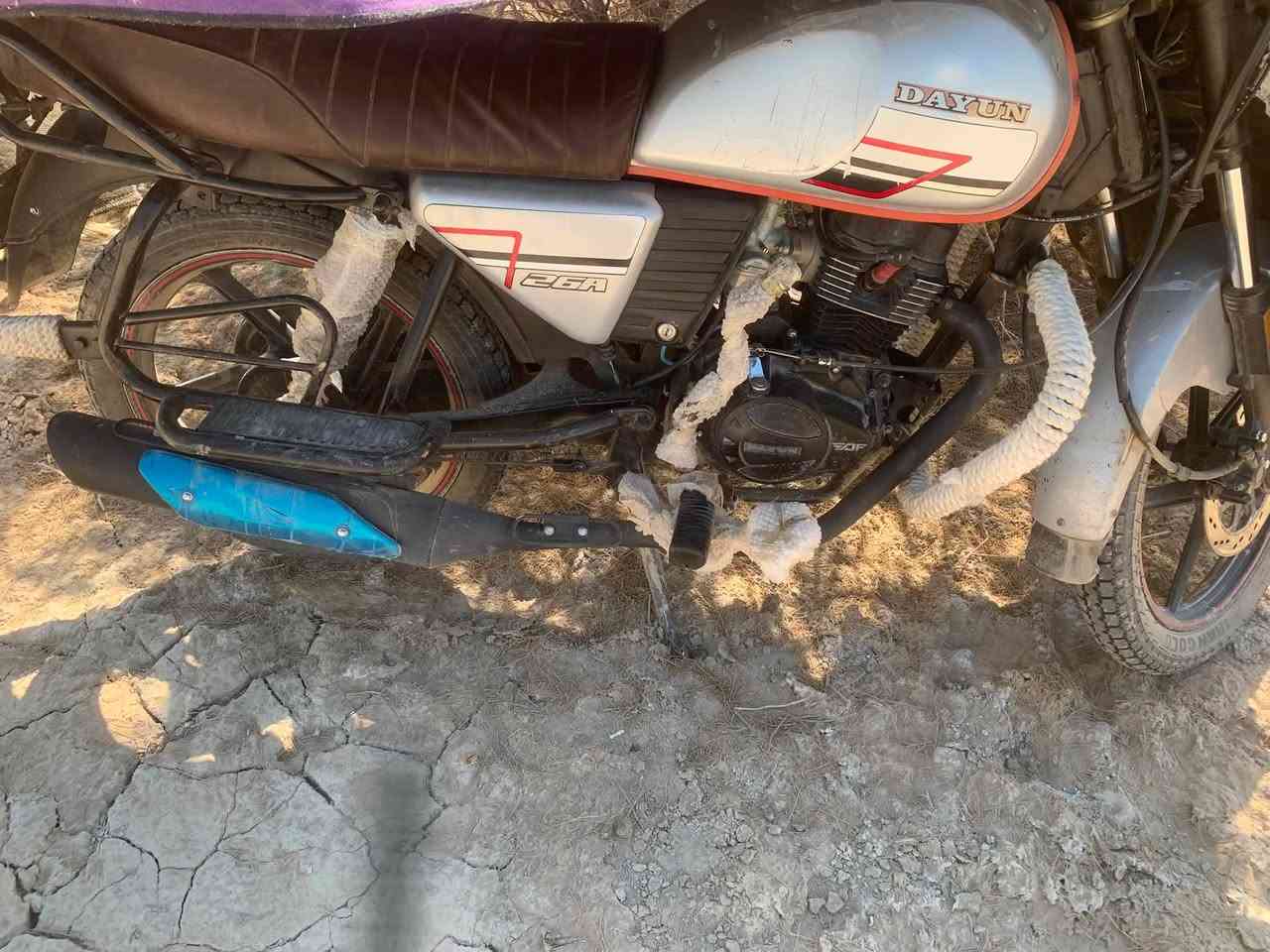 سلام عليكم دراجه للبيع دايون نفخ مكينه ما مفتوحه ١٥٠سيسي دراجه حلوه وناعمه  موديل ٢٠٢٠ أوراق صوليه للستفسار***********
