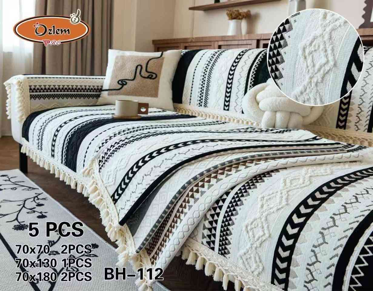 الجمال والاناقه يمنه بس 💯✅️
وصول مفرش تخم جاهز بوهيمي مقفل 
الضهر جلد محبب مانع انزلاق مانع عبور الماء  
السعر بلاش تخفيضات السعر 35.000 بس للحجز والاستفسار مراسلة الصفحة او الإتصال واتساب*********** او *********** 
توصيل لكل محافظات متوفر
