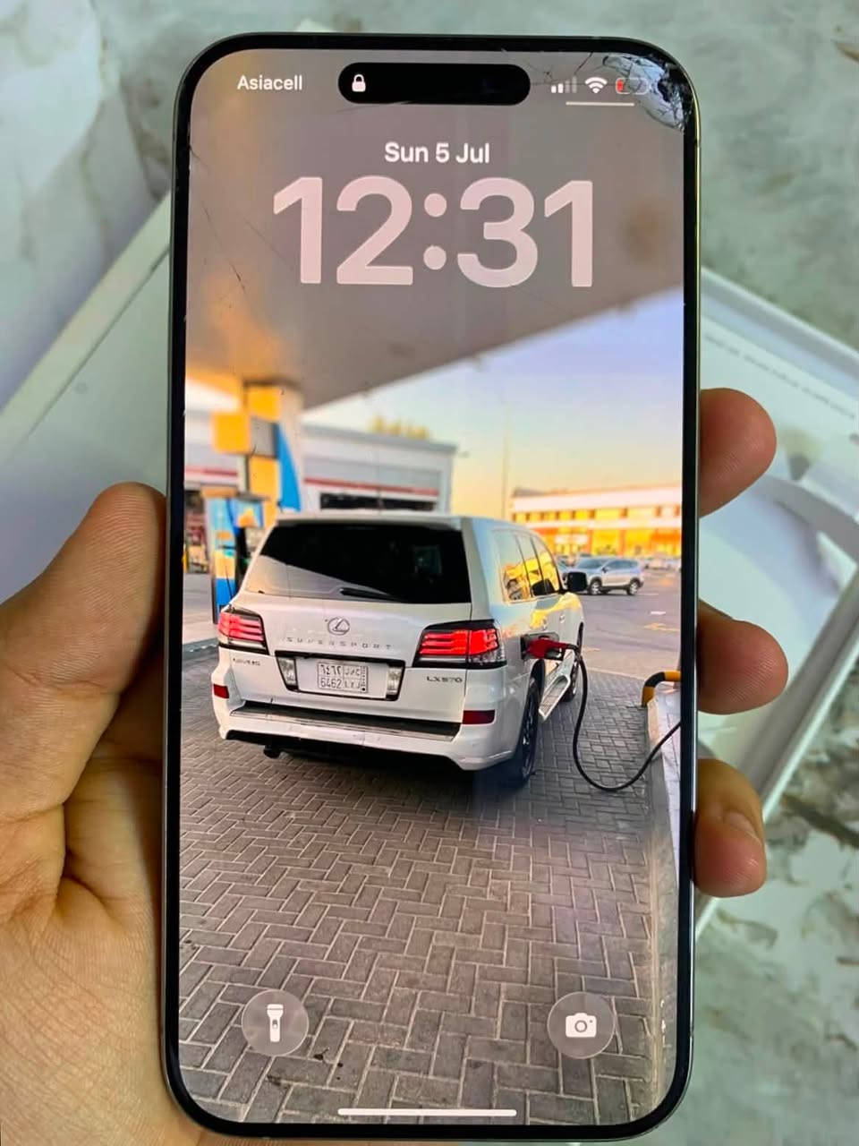 للبيع ايفون 15 برو ماكس تاتينوم ذاكرة 256 بطاريه نسبتها 78  بل ميه اصليه مابي شي مبدل كله اصلي  وين ميعجبك افحص وكله شغال جديد بس وكع من عندي وصارت بي شخوط بل شاشه وما ماثره عل لمس قيم واخذ بل عافيه عل ياخذه ما اعرف بيهن اني مكانيي بغداد الكرخ قرب المطار وياه الباكيت مالته الاصلي 
***********
