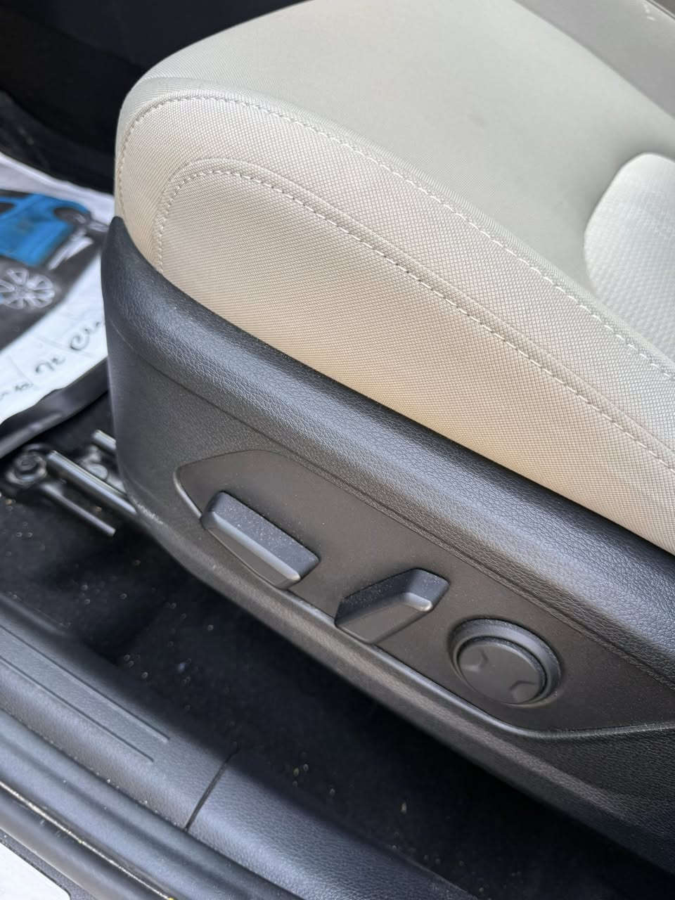 السلام عليكم
كيا سبورتج خليجي 2025 ضمان شركه نم 5 سنوات 
مرقم بغداد الدولي الجديد باسمي 
السياره ماشيه 10 الاف كيلو وصار 
وصار بيها طخه بالجاملغ الامامي الايسر وتم تبديله بواحد مال فتح زيروو من ( سوران) والقديم موجود بالجنطه 
وبيها رصعه صغيره بالباب مسويها PDR وباقي السياره مكفوله من الصبغ والحادث والحالوب 
قماره حديد
بصمه تشغيل 
جنطه كهرباء 
تبريد مناخي 
كراسي كهرباء 
تدفئه مقود والكشنات 
نقطه عمياء 
شفتات استيرن 
شاحن وايرلس 
ويل كب حجم 19 انج 
هندر كهرباء / اوتو ستوب 
مرايه عاكسه للضوء 
تبريد خلفي 
السياره جديده جدا ورايدها 218$ 
والاتصال ***********
بغداد / الوزيريه 
ملاحظه : اقراء تفاصيلها للسياره والصور موضحه كلشي
