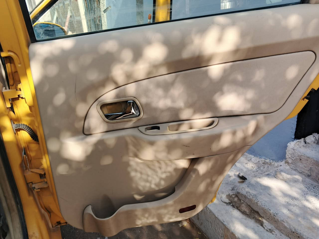 سلام عليكم ورحمه الله شيري فلاوين موديل 11 محوره مكينه بيكاتشو يارس حديث 2008
السياره جاهزه مصفره هيه غرامات 
راعيه يمي مو بعيد بي وقت تحول 
مكان السياره بغداد مدينت الصدر ***********
السعر 28
