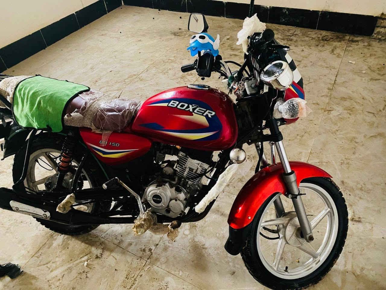 معرض عزام الخويلدي
مكاني ناصريه قلعه سكر
***********
بوكسر اللبيع موديل 2017 بيها خيط بخار قليل كلش 
سعرها ٧٥٠ قفل 🔒
وراق اصليه شرط ترقيم
دراجه كامله مكمله ما ذب عليها الف
