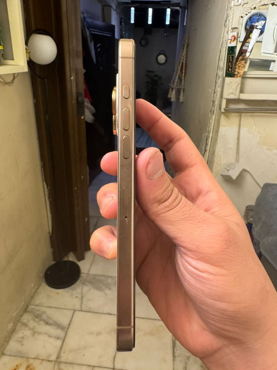 ايفون 16برو ماكس ذاكرة 256
كامل مع ملحقات كارتون
وكيبل بعده مامفتوح
مستخدم قليل
بطاريه 100
مشحون 200مره بس
مابي اي طخه 
***********
واتساب اكو
