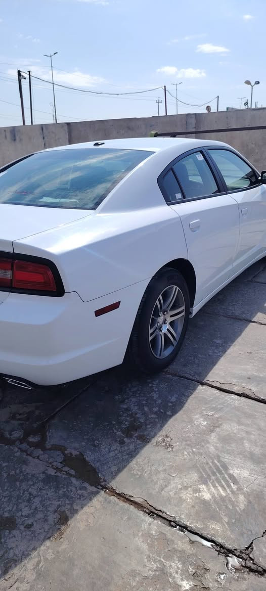 السلام عليكم جارجر 2012 رقم اربيل هزه ما صاقطه السياره كلين هنا بالعراق باب السايق مفتوحه النرمايد بدون تبديل منضومه تبريد جديده تخم تاير السياره جاهزه السعر 167 وبيه مجال بسيط ***********
