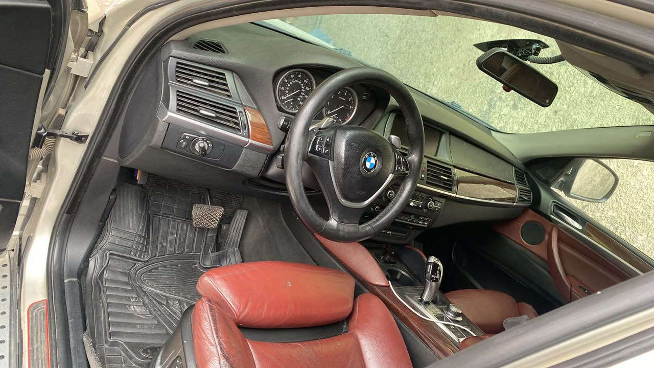 سلام عليكم bmw x6 e71 محرك n54 تون تيربو السياره محرك كير حداديه كله مكفول 
كشنات تدفئه 
شاشه خلفيه 
كشنات خلفيه منفصل 
وباقي المواصفات المعروفه 
مكان السياره بغداد حي العامل 
 السعر 135 وبيها مجال 

*********** بغداد, العراق
