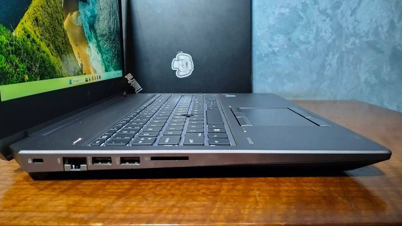 💼 HP ZBook G6 Workstation
لابتوب Workstation احترافي مخصص للمهندسين والمصممين، يجمع بين القوة والثبات مع كارت Quadro المخصص للأعمال الهندسية.

━━━━━━━━━━━━━━━━━━━━━━

🔵 المعالج
Intel Core i7-9850H

🔥 6 أنوية / 12 Threads
💪 من فئة H للأداء العالي
🏗️ مناسب للبرامج الهندسية الثقيلة

🔵 الذاكرة (RAM)
16GB DDR4

🚀 أداء قوي في تعدد المهام
🎨 مناسب للتصميم والمونتاج والبرامج الاحترافية

🔵 التخزين
128GB SSD
+
500GB HDD

⚡ سرعة في تشغيل النظام والبرامج
📁 مساحة كبيرة للمشاريع والملفات

🔵 الشاشة
15.6 بوصة IPS Full HD
دقة 1920×1080

✨ ألوان واضحة وزوايا رؤية واسعة
💻 مناسبة للعمل الاحترافي لفترات طويلة

🔵 كروت الشاشة
Intel UHD Graphics
+
NVIDIA Quadro T1000 4GB GDDR6 🔥

🏗️ كارت احترافي للمهندسين
📐 مناسب لـ AutoCAD / Revit / SolidWorks
🎬 يدعم أعمال التصميم والمونتاج

🔵 المميزات
⌨️ لوحة مفاتيح مضيئة
🔐 بصمة إصبع
💼 تصميم قوي من فئة ZBook الاحترافية

🔵 البطارية
🔋 Health 75%

🔵 النظام
Windows 11 أصلي
✅ يتفعل تلقائياً بمجرد الاتصال بالإنترنت

━━━━━━━━━━━━━━━━━━━━━━

🏗️ مناسب للمهندسين والمعماريين
🎨 التصميم والجرافيك الاحترافي
🎬 المونتاج وتحرير الصور
💻 البرمجة والمهام الثقيلة
🖥️ أعمال Workstation

━━━━━━━━━━━━━━━━━━━━━━

🛡️ ضمان شهر كامل
🔄 15 يوم استبدال
🚚 متاح الشحن لجميع المحافظات

🔥 ZBook G6 + i7 H Series + Quadro T1000 = قوة احترافية حقيقية للشغل التقيل 🔥


**إذا كنت صاحب هذا الإعلان وتريد حذفه لأي سبب، رجاءا أرسل رسالة إلى الدعم الفني**