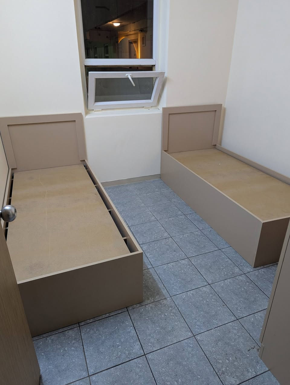 الكابتشينو...
مو بس نشربها ... لا 
لونها حلو ونسوي منها غرفة نوم شبابية 
زورونا ... الشارع العام مقابل المدخل الرئيسي مباشرة قرب معهد المناهل مجاور البنجرجي داخل الكراج 
عروض خاصة وأسعار تنافسية متلكوها بغير معامل 
*********** واتساب 
ابو شهد
