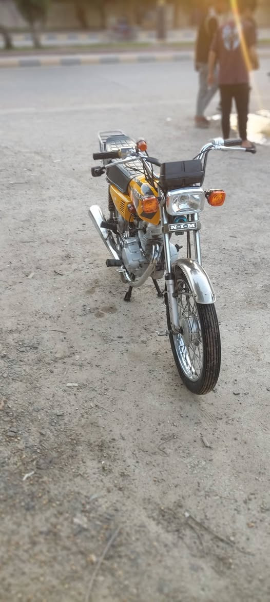 سلام عليكم دراجه اربع كير متياز البيع موديل 22 معمره 23 وراق صوليه كهرباء شغاله مكان كوت أنوار الصدر سعر 750  رقم الهاتف *********** واتساب خاص مفتوح 👍🏻
