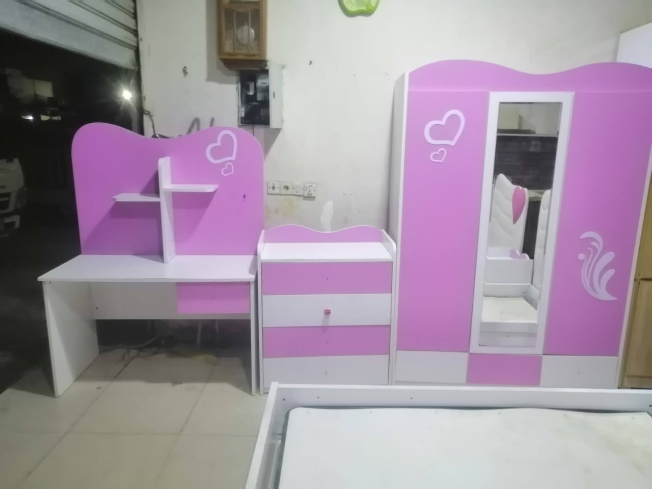 غرفة النوم نضيفة للبيع سعر ١٨٥ اتصال ***********
