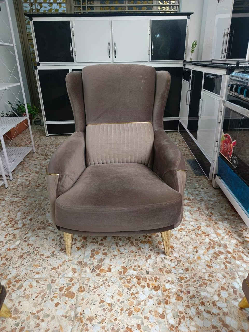 غراض لبيع المكان بغداد نهايه حي أور سبع قصور شارع ابو علي واتساب *********** اتصل واني بخدمتكم تره ماارد ع التعليقات الشراي يتصل
