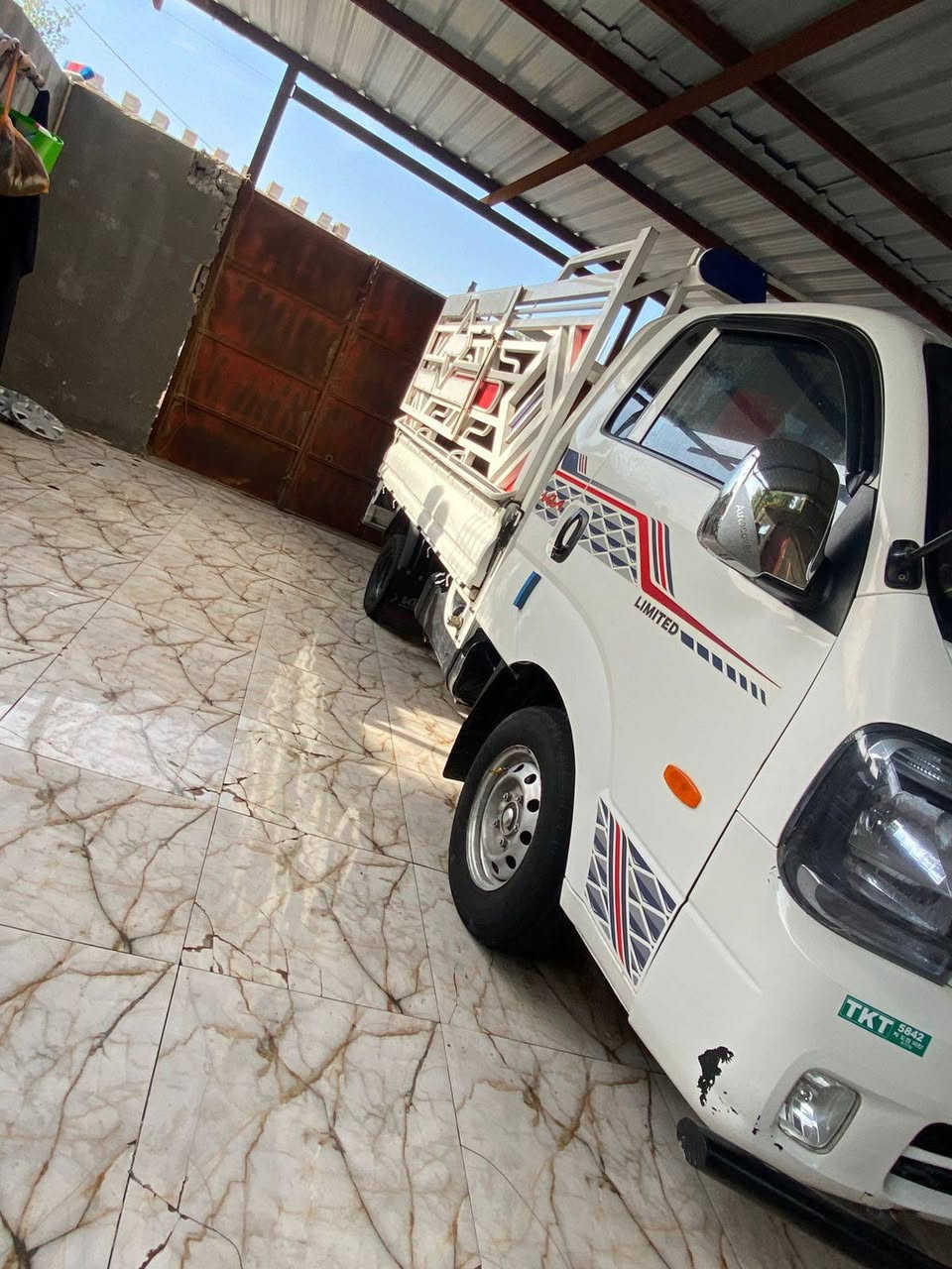 سلام عليكم/بنكو 2700مسكر سبلاين خير من الله لا تبخير لا تنقيص وبيه حصه كاز بكل محافصات العراق  كير عادي سياره ادوات ومتومه طبق الاصل رقم سليمانيه  ومطابق رقم الشاصي شرط الحاسبه  سياره حيل جديده تبريد ثلج و تدفئه  حداديه 100/100  سعر66 ويه المحجر وبدون محجر 62قفل من الاخير رقم الهاتف *********** متواجد فقط واتساب شريحه مقفوله مكان بصره ابي الخصيب
