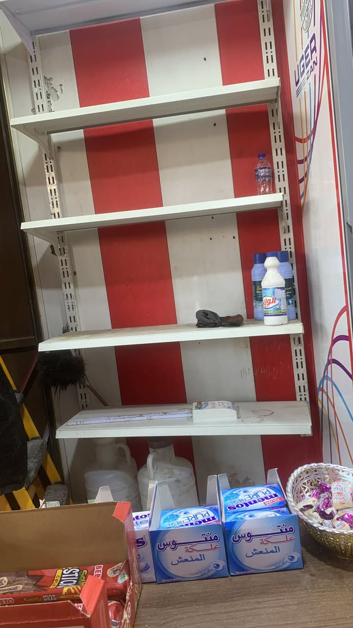 غراض اسواق رفوف والعوارض وسلات جبس وكرسي والميز عنوان بغداد الجديده رقم ***********
