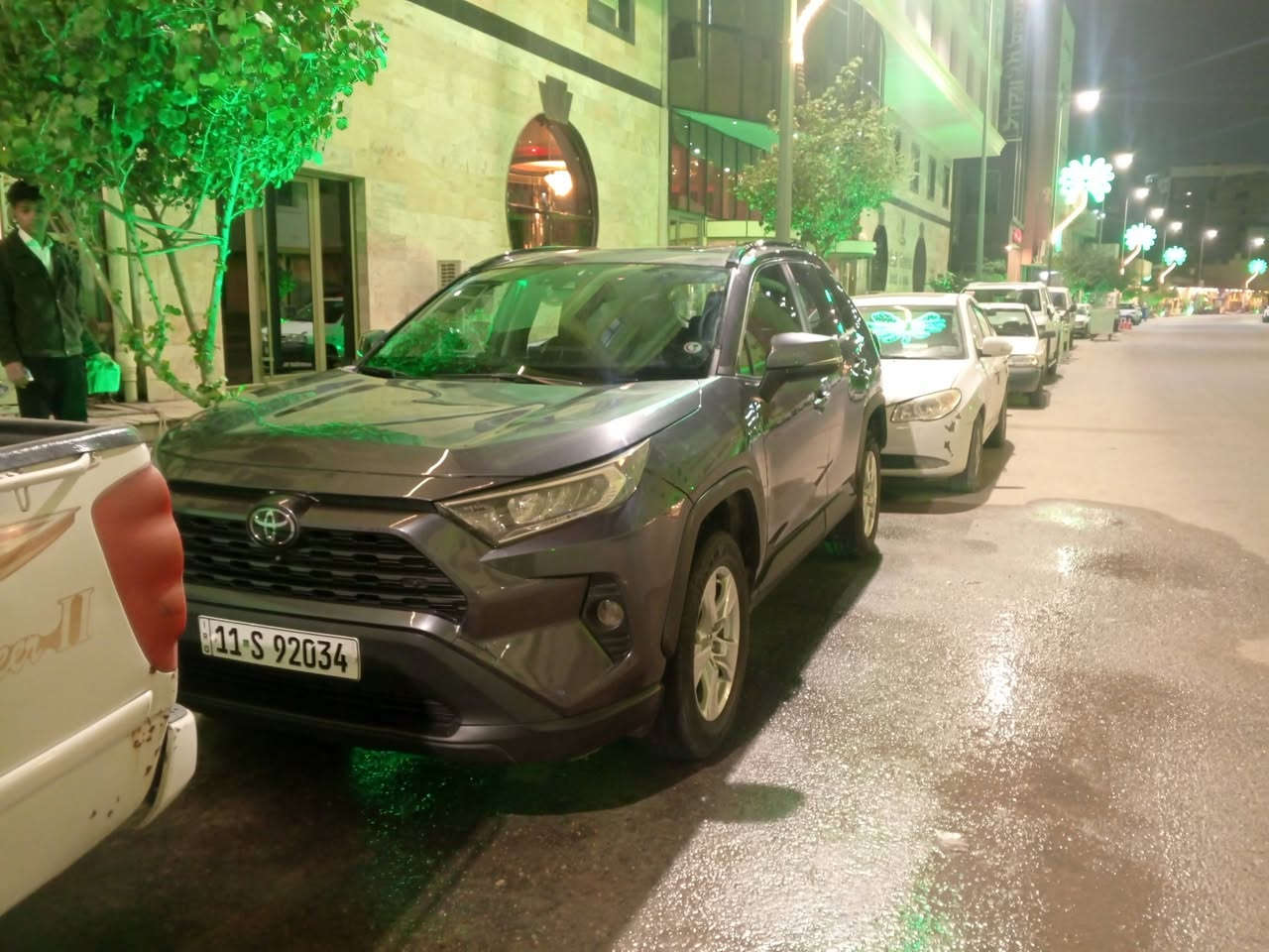 راف فور xle 2021 للبيع السعر 205 وبيها مجال بسيط
المواصفات
​الموديل: 2021 (وارد أمريكي).
​الفئة: XLE - دفع رباعي (AWD).
​المحرك: 2500 بنزين.
​المسافة: 51 ألف ميل.
​اللون: رمادي (قرشي) مميز.
​الرقم: بغداد (بأسمي).
​المواصفات:
​فتحة سقف، بصمة تشغيل ودخول ذكب للابواب، كرسي كهرباء، شاشة كبيرة، رادارات جانبية، تنبيه خروج عن المسار، تكييف قطعتين، ويل كروم.
​الحالة:
​حادث بسيط  (جاملغ تبديل  والبنيد نفسه البلادي فقط صبغ).
​إيرباغ ستيرن وبردة (تصليح درجة أولى).
​باقي السيارة (شاصي، لغد، محرك، جير) مكفولة وبشرط الفحص.
للامانه السيارة تسوه اكثر بس لظروف العمل عارضها للبيع 
مكاني كربلاء 
***********
