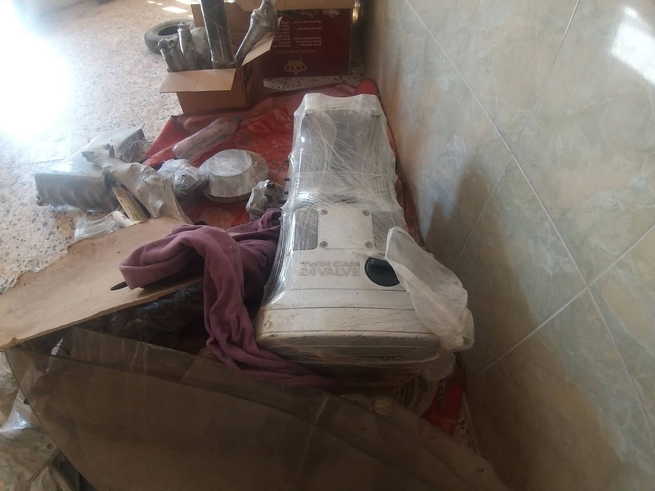 سلام عليكم غراض بطه حاويه للبيع طابوكه ٢٥٠٠ ضفيره مكينه ثلاجه مع الايسي ادرايمات خلفيه كمبريسر السعر خاص الاستفسار ***********
