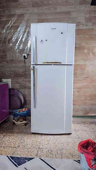 ثلاجه نضيفه وتشتغل ع فحص حجم كبير جدا للإستفسار الاتصال او واتس 
*********** النجف
