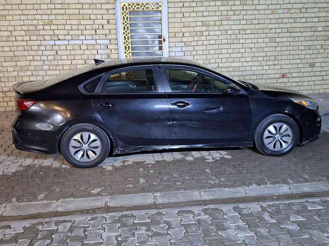 السلام عليكم سياره البيع كيا فورتي  وارد امريكي موديل 19 لون اسود كير مكيني وتبريد وحداديه تخم تايرات كهربايات كله كامله وكفاله سياره نص فول رقم سياره اربيل وبسمي تحويل ثاني يوم وكاله ما انطي  السعر 120وبيه مجال ***********
مكان سياره بغداد
