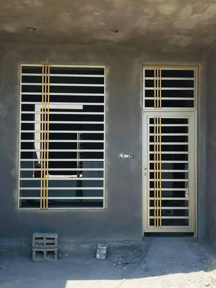 صباغ ابواب وشبابيك بأسعار مناسبه ***********
