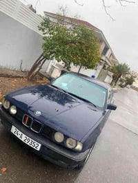 بيئم نيلي 525 محرك كبس موديل90 كير عادي سياره نضيفه هزه جديده رقم مسطر...