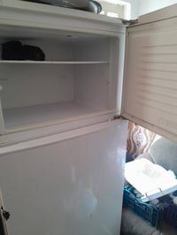 للبيع ثلاجه حجم كبير شغاله وجاهزه بدون تصليح السعر ٣٥٠ 07825367601 077...