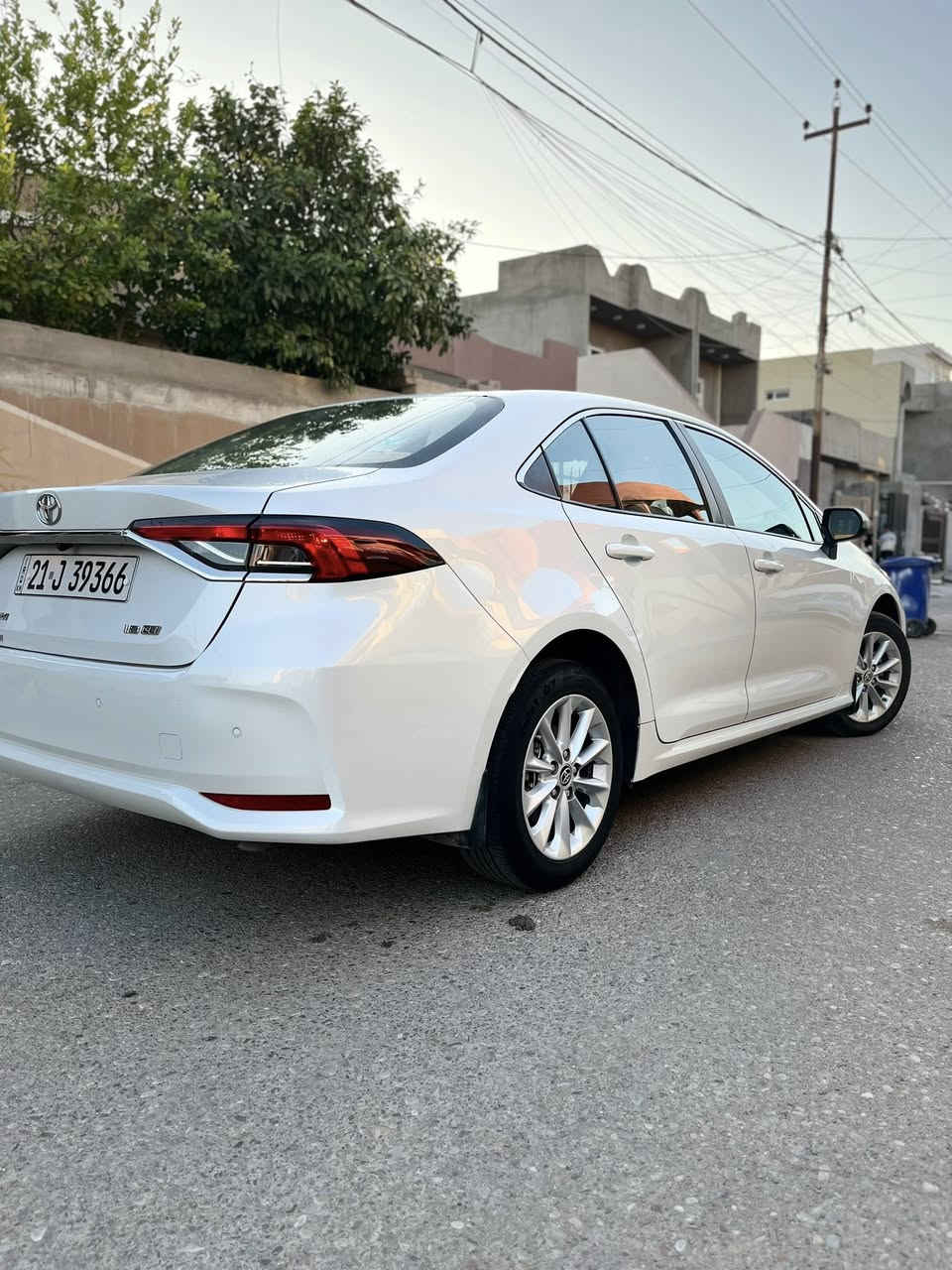 سلام عليكم….
تويوتا كورلا 2022  GLi خليجي ( بانزين ) 1.8 
فووول اعلى مواصفات عدا سلايت 
 هذي الفئة قليله يجي من عدها
ماشية : 71 الف كيلو

ايرباكات عدد 6 
بصمة ابواب و تشغيل 
صندوك بصمه 
بك لايت لد 
شاحن موبايل 
شاشة كبيرة 
تبريد بيانو بلاك بالدواخل
كروس سرعة 
( السيارة مكفولة من الصبغ ) 

السعر 17,500$ ( 175 ورقة )
رقم سليمانيه 
رقم تلفون (***********)
