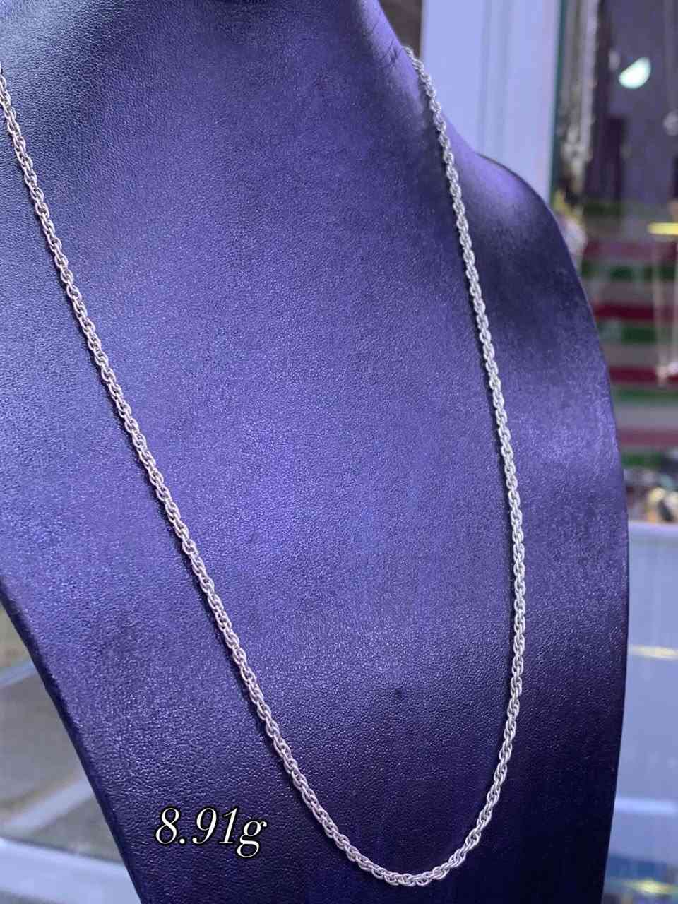 فضة 925هيبة تليق بك.. وتفاصيل تكتمل بها إطلالتك!
تعكس سلاسل الفضة لدينا مزيجاً بين القوة والأناقة. صُممت خصيصاً للرجل الذي يبحث عن التميز في أدق التفاصيل.
• خامة أصيلة: فضة إسترليني عيار 925 عالية النقاء.
• تصاميم متنوعة: (كارتير، فيراري، جنزير، ومبروم.موناكو).
• متانة فائقة: لمعة تدوم طويلاً ومقاومة للتأكسد.

للحجز دايركت او واتساب ***********
متوفر توصيل لكل العراق

العنوان/بابل/الحصوة/خلف جامع اسامة بن زيد/داخل عمارة الذهب
